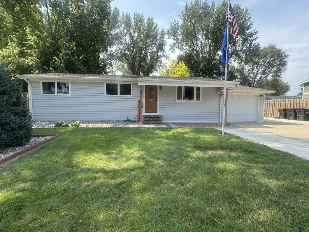 833911 2 Alcoma Drive