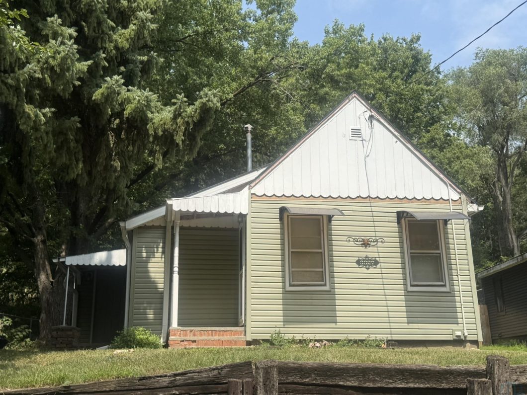 834120 3327 Athlone Ave