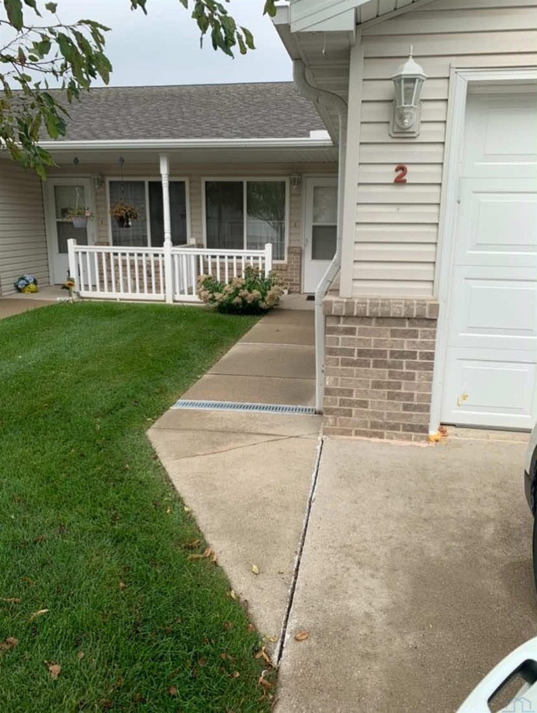 834346 1100 Meadow View